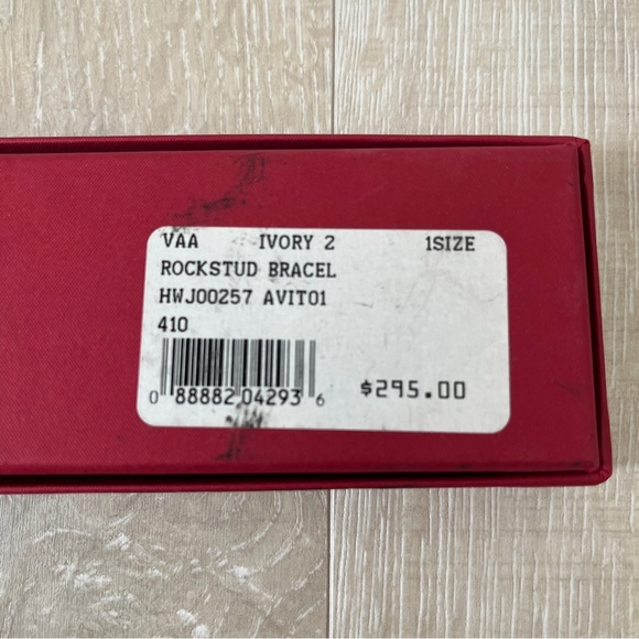 SOLD Valentino Garavani Large Rockstud Leather Bracelet Cream Gold - Picture 8 of 12